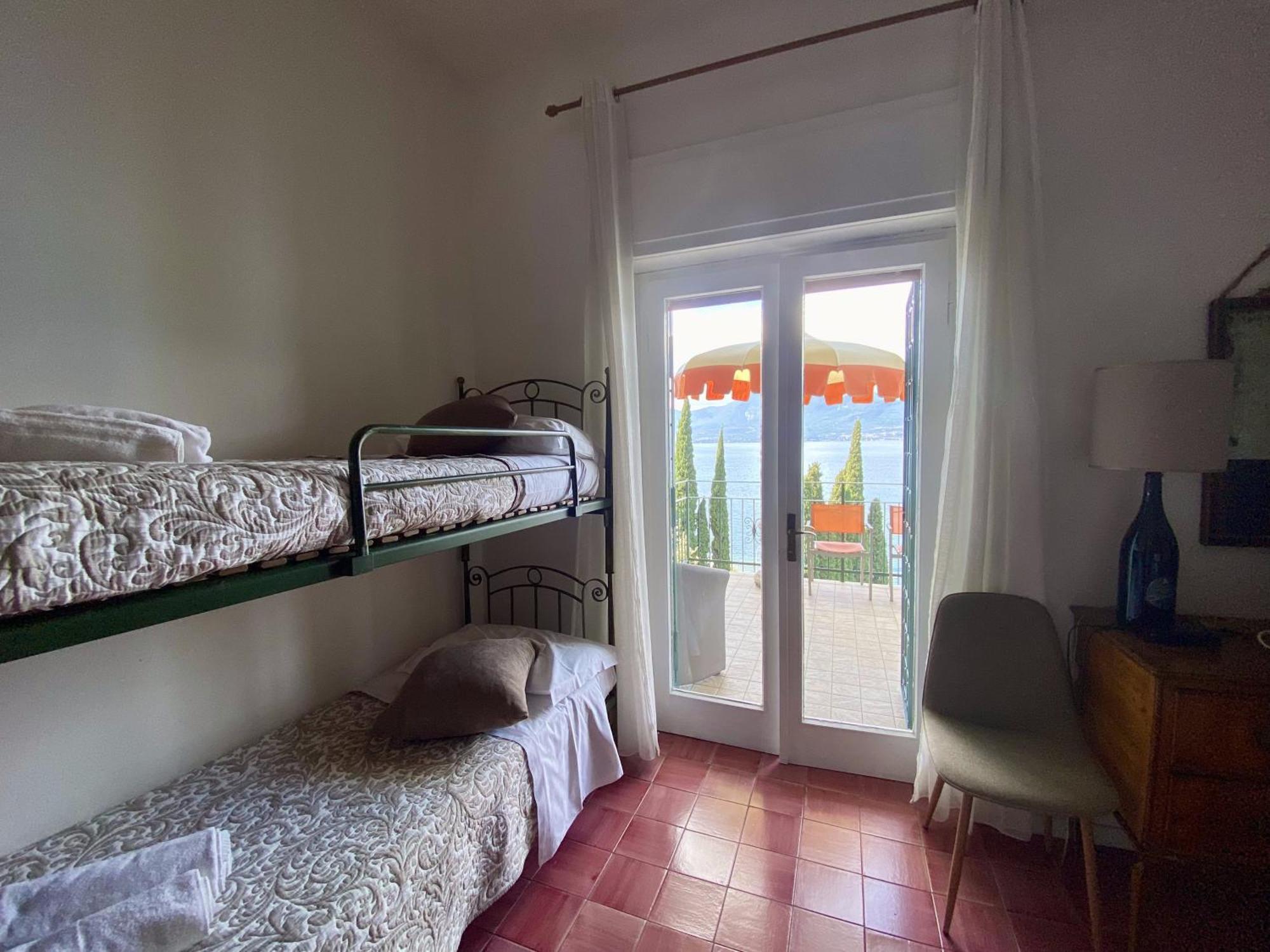 Wonderful Lake View Apartments With Pool With Breakfast Gardasee Торри-дель-Бенако Экстерьер фото