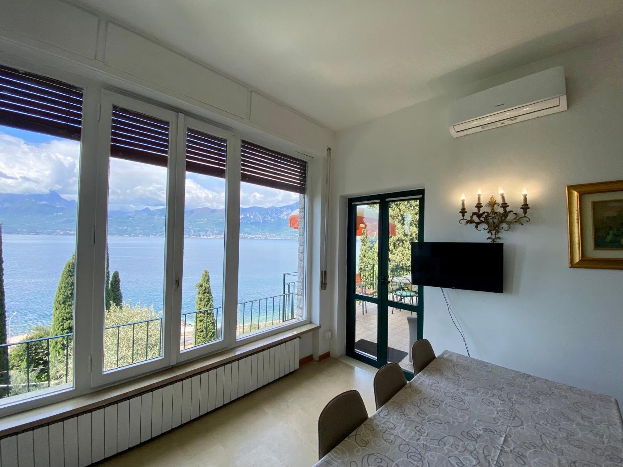 Wonderful Lake View Apartments With Pool With Breakfast Gardasee Торри-дель-Бенако Экстерьер фото